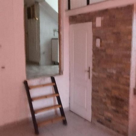 Small Apartment Private Bathroom Strong Wi-Fi 베오그라드 외부 사진